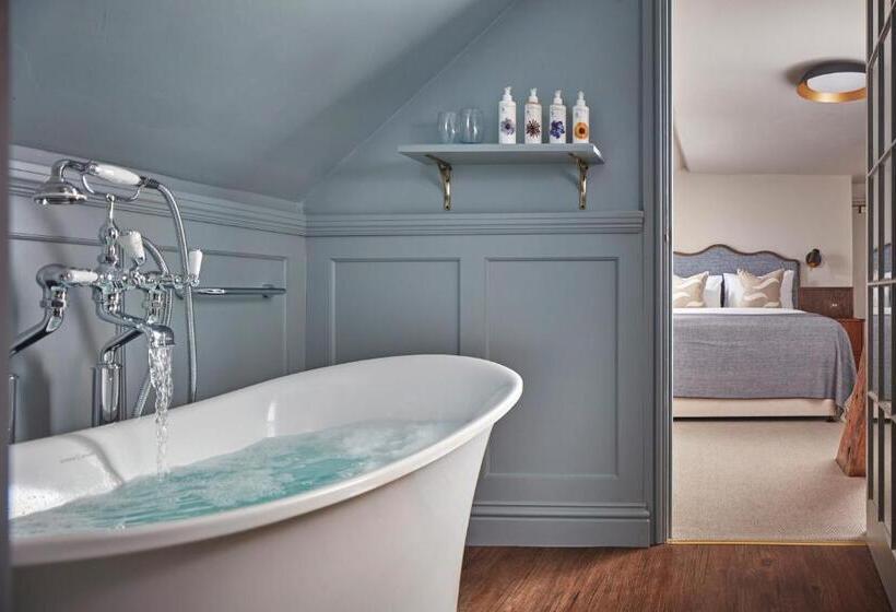 Люкс 2 Спальни, Moonfleet Manor   A Luxury Family