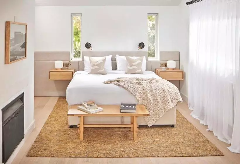 スイート, Moonfleet Manor   A Luxury Family