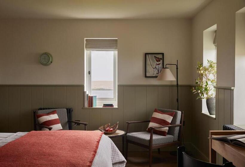 غرفة سوبيريور, Moonfleet Manor   A Luxury Family