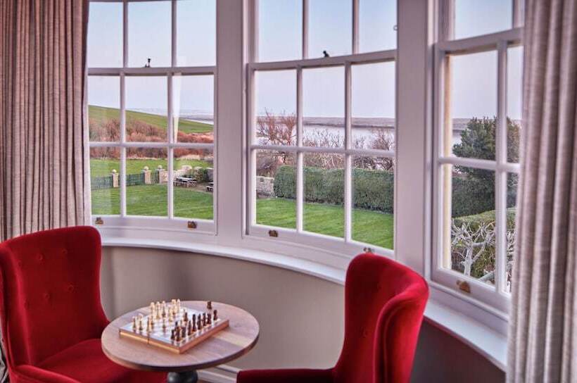 Люкс 2 Спальни, Moonfleet Manor   A Luxury Family