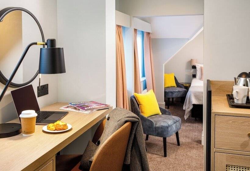 Номер Премиум, Voco Lythe Hill Hotel & Spa, An Ihg