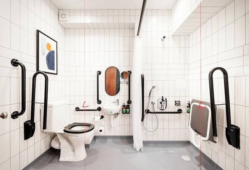 身障者適用スタンダードルーム, Voco Lythe Hill Hotel & Spa, An Ihg