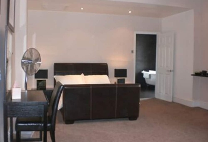 غرفة عائلية, Amblehurst