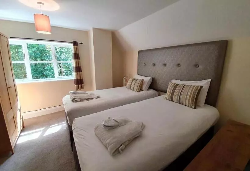 کلبه ییلاقی, Chevin Country Park Hotel & Spa