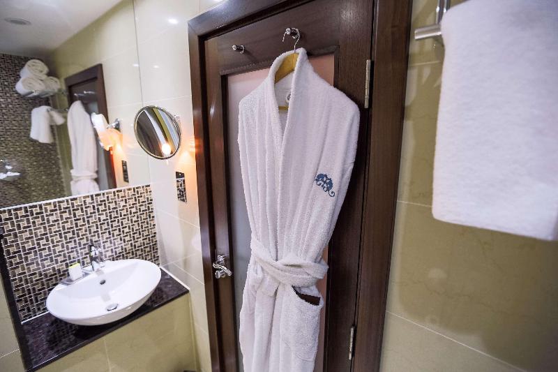 带大床的豪华间, Doubletree By Hilton London Marble Arch