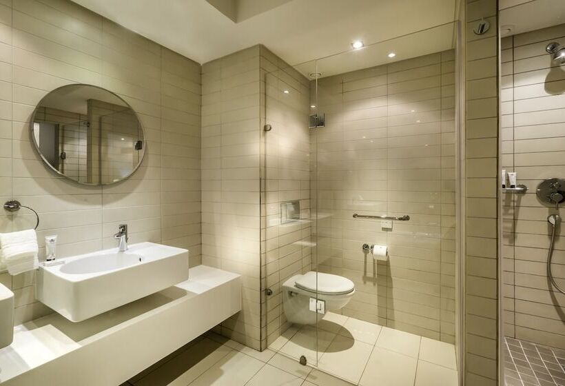 اتاق سوپریور, Labadi Beach