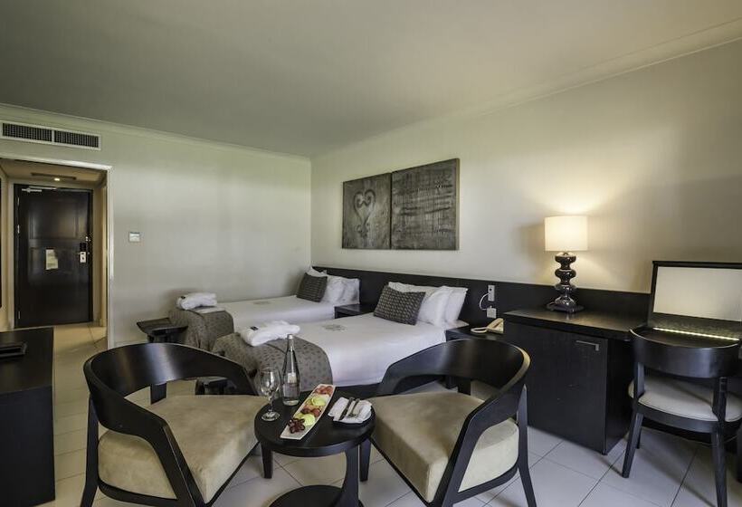 اتاق سوپریور, Labadi Beach