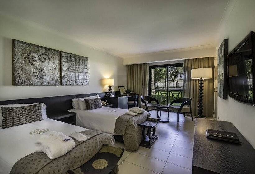 اتاق سوپریور, Labadi Beach