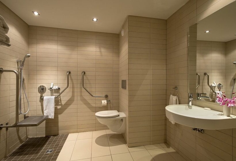 اتاق استاندارد برای معلولان, Labadi Beach