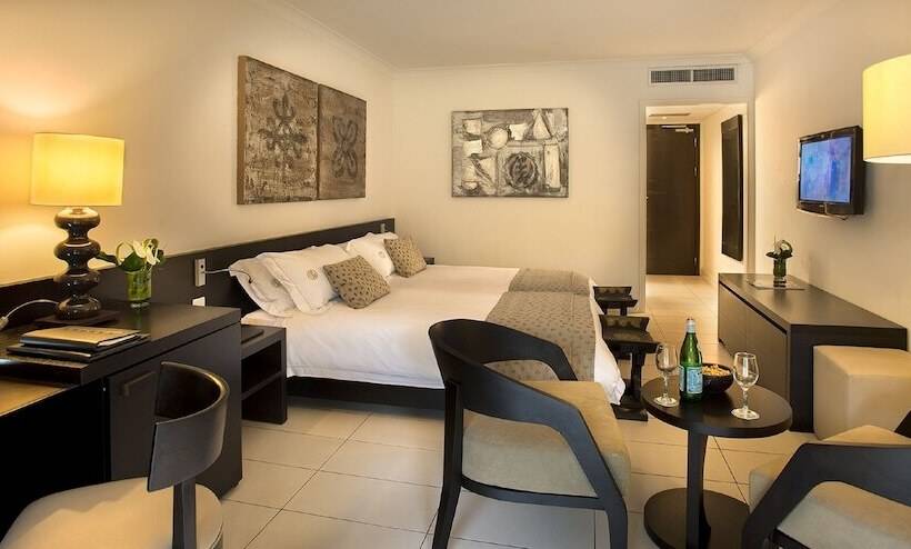 اتاق استاندارد برای معلولان, Labadi Beach