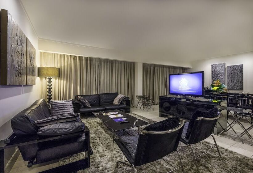 سوئیت پرزیدنت, Labadi Beach