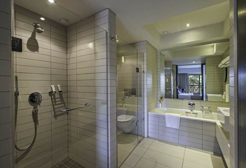 اتاق لوکس, Labadi Beach