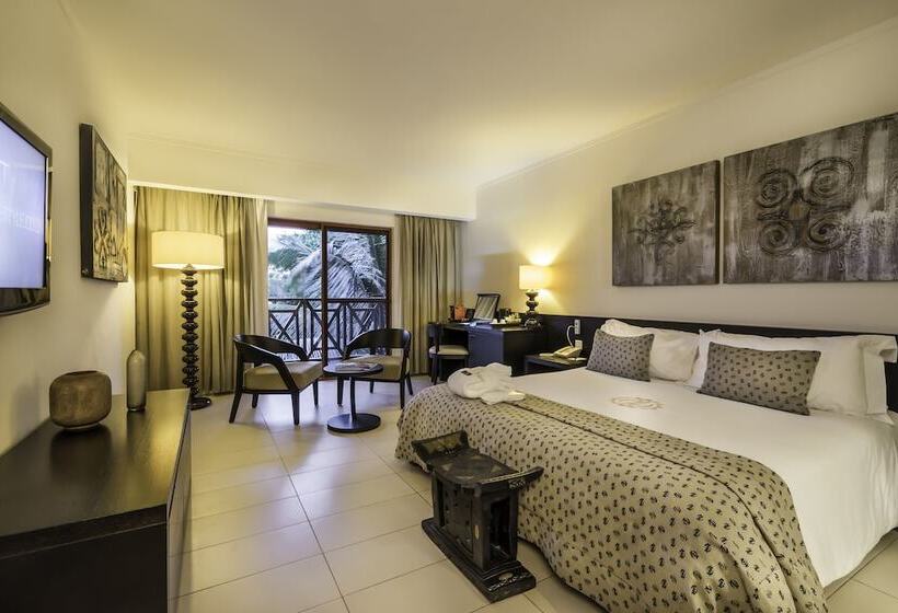 اتاق لوکس, Labadi Beach