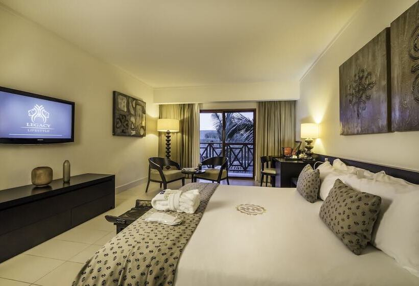 اتاق لوکس, Labadi Beach