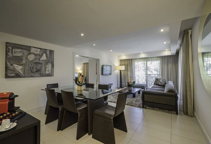 سوییت اجرایی, Labadi Beach