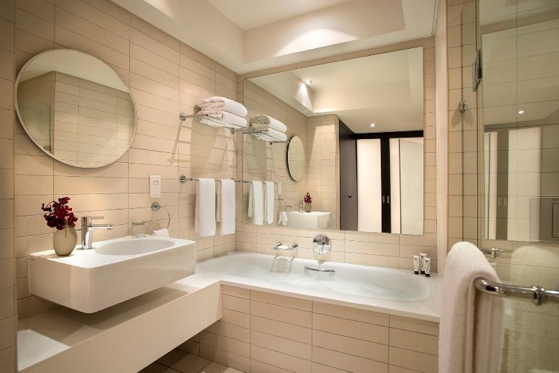 اتاق لوکس, Labadi Beach