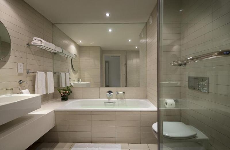 سوییت سوپریور, Labadi Beach