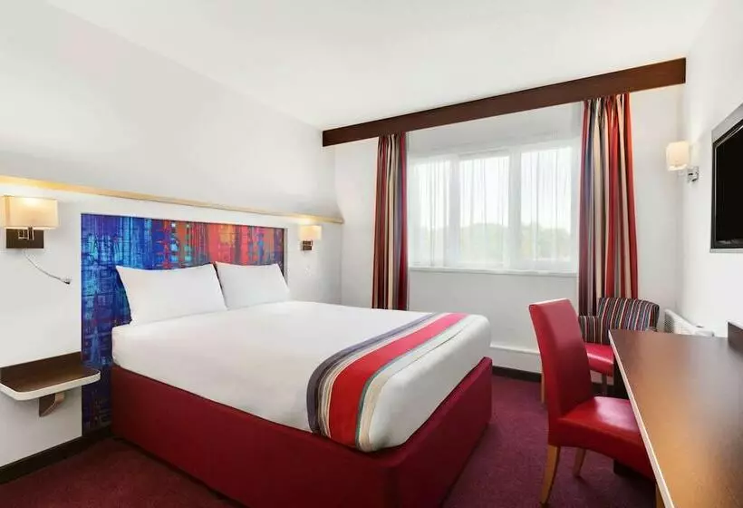 Standard-huone, Ramada Milton Keynes
