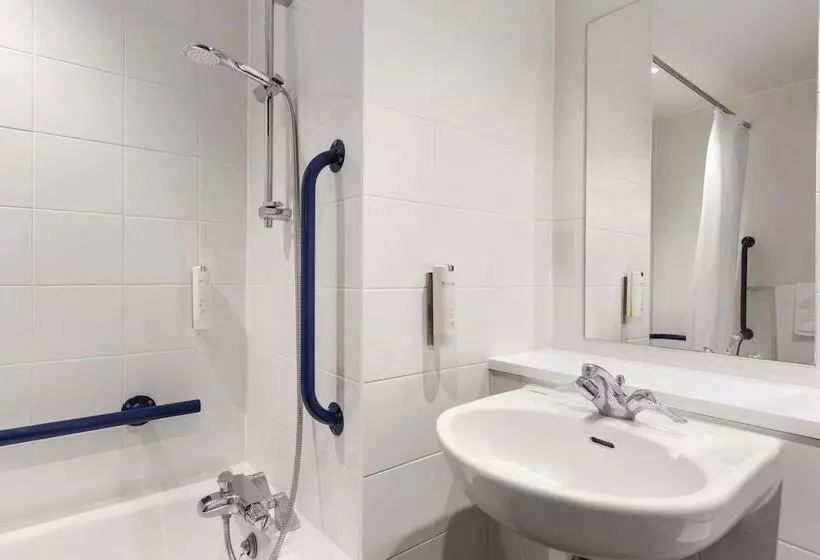 Standard-invahuone, Ramada Milton Keynes