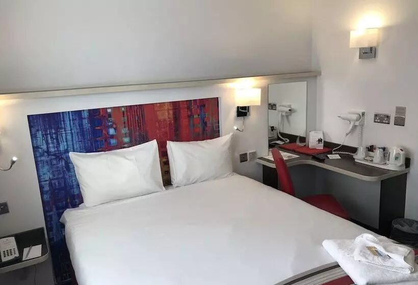 Standard-invahuone, Ramada Milton Keynes