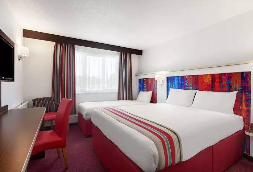 Perhehuone, Ramada Milton Keynes
