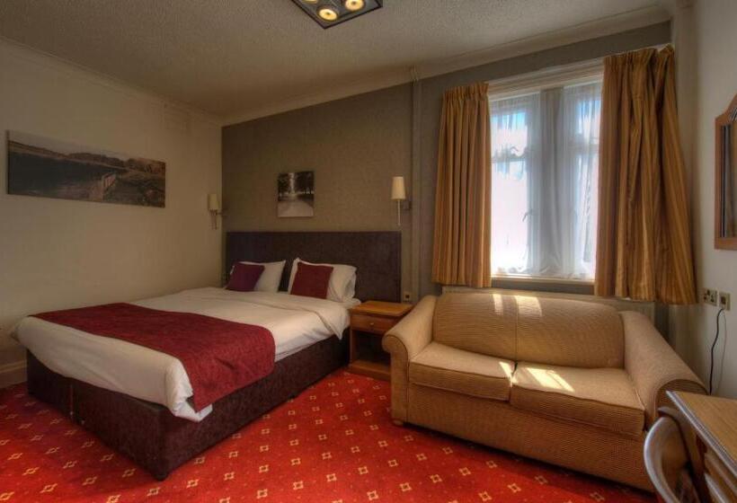 غرفة عائلية, Royal Inn