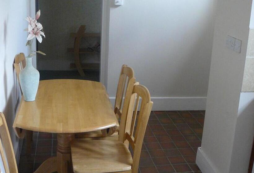 דירת חדר, Simonsbath House