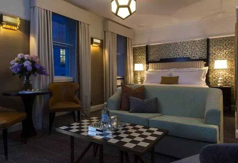 استودیوی استاندارد, The Academy   Small Luxury Hotels Of The World