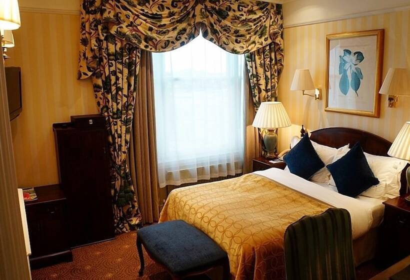 Номер Клуб, The Colonnade