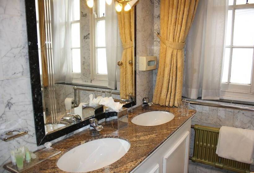 Номер Deluxe, The Colonnade