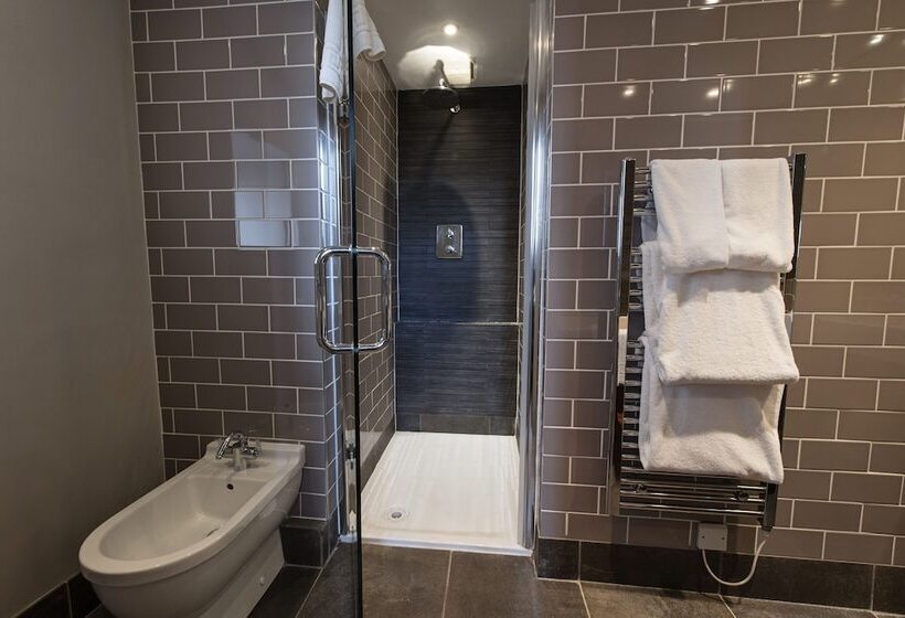 Люкс, The Colonnade