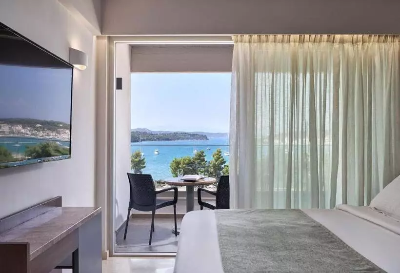 オーシャンビューのスーペリアトリプルルーム, Aks Porto Heli