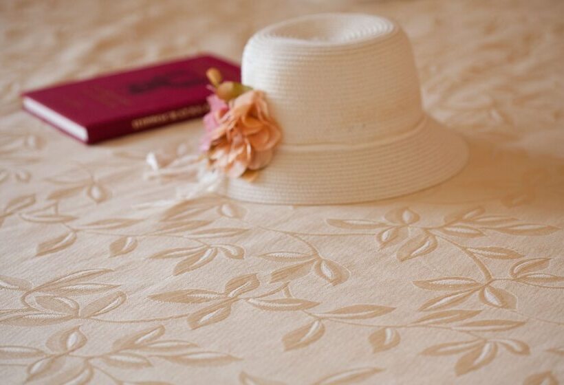 اتاق استاندارد یک نفره, Alexandra Hotel&apartments