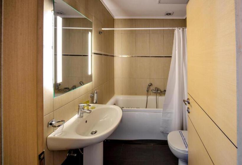 جناح جونيور, Astoria Hotel Thessaloniki