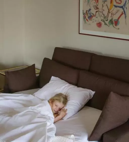 سوییت جونیور, Astoria Hotel Thessaloniki