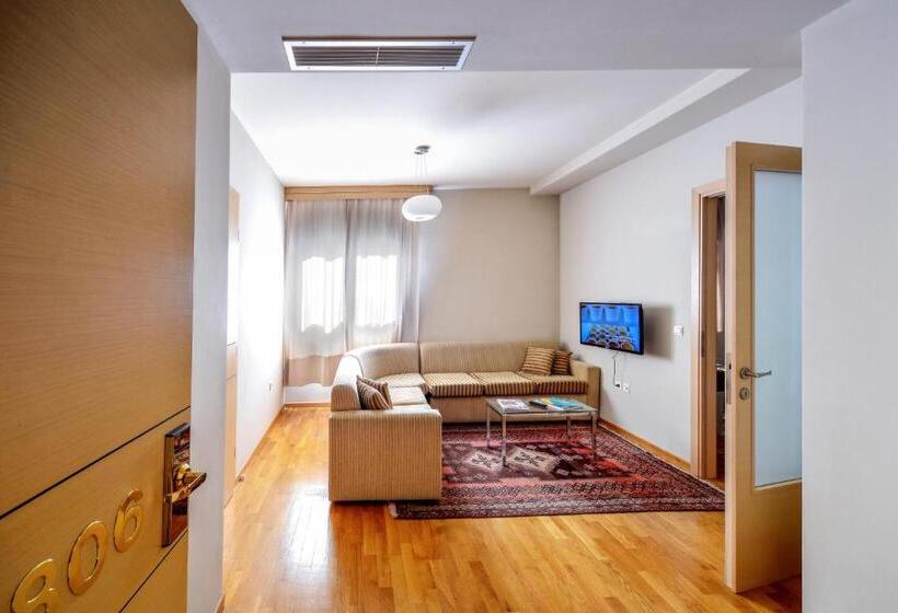 جناح جونيور, Astoria Hotel Thessaloniki