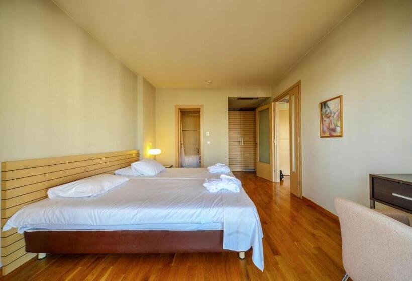 جناح دور أخير, Astoria Hotel Thessaloniki