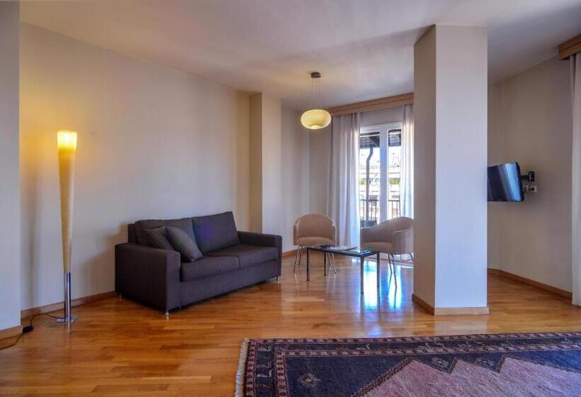 جناح دور أخير, Astoria Hotel Thessaloniki