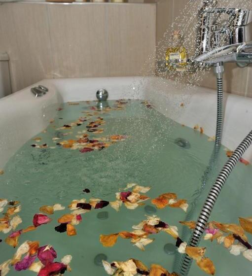 جناح دور أخير, Astoria Hotel Thessaloniki