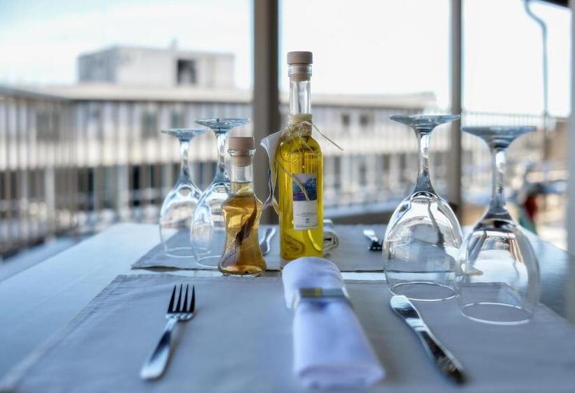 جناح دور أخير, Astoria Hotel Thessaloniki