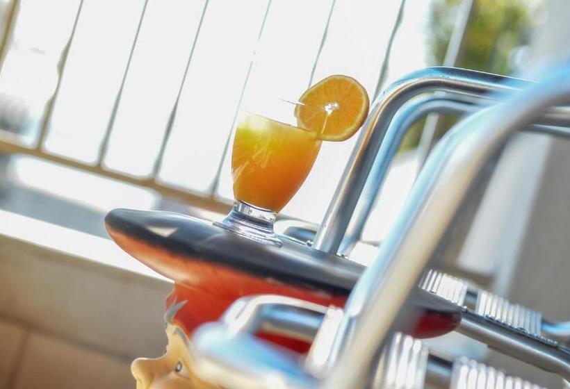 جناح دور أخير, Astoria Hotel Thessaloniki