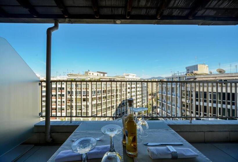 جناح دور أخير, Astoria Hotel Thessaloniki