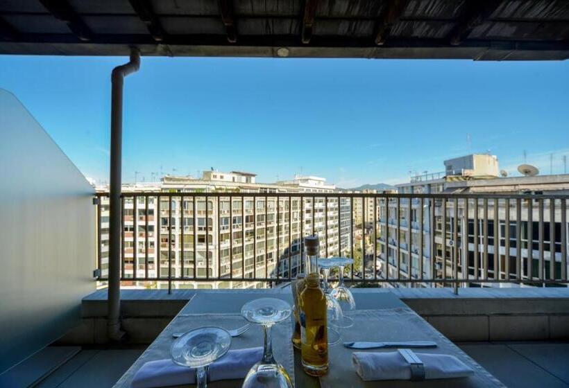 جناح دور أخير, Astoria Hotel Thessaloniki