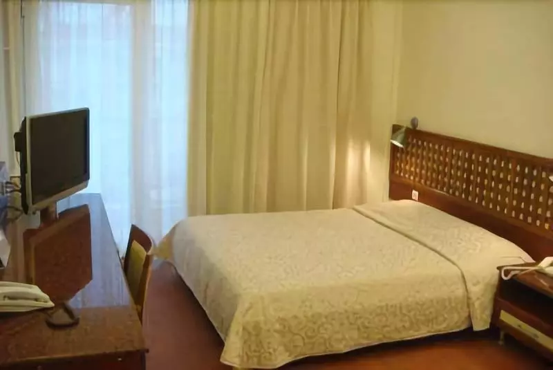 Chambre Standard Individuelle, Evridiki