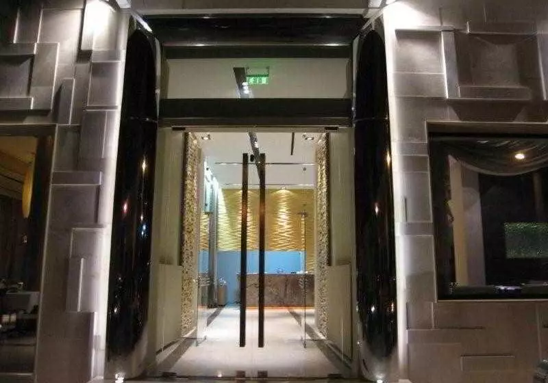 Chambre Standard Individuelle, Evridiki