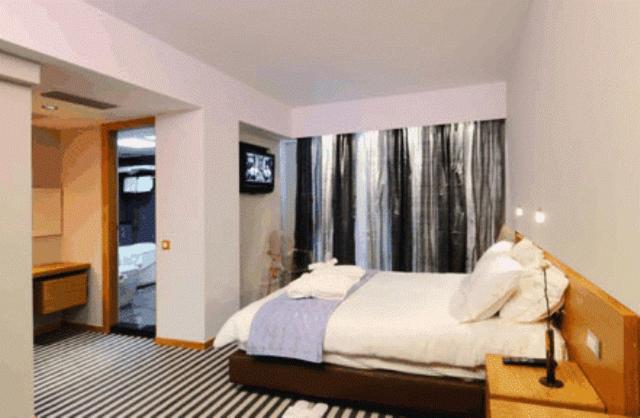 סוויטת ג'וניור, Galaxy City Center