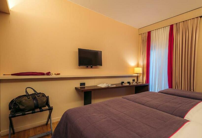 スタンダードトリプルルーム, Herodion