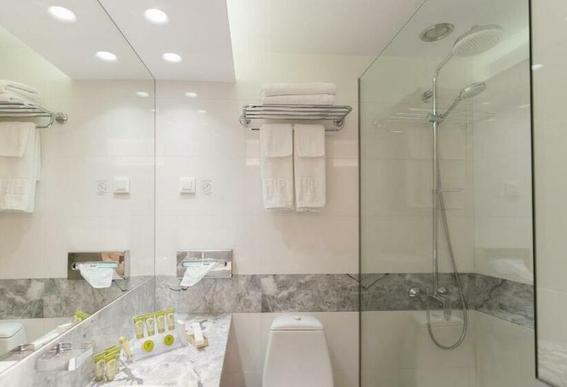 スタンダードトリプルルーム, Herodion