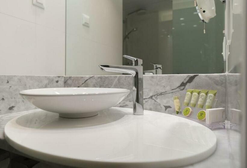 スタンダードトリプルルーム, Herodion