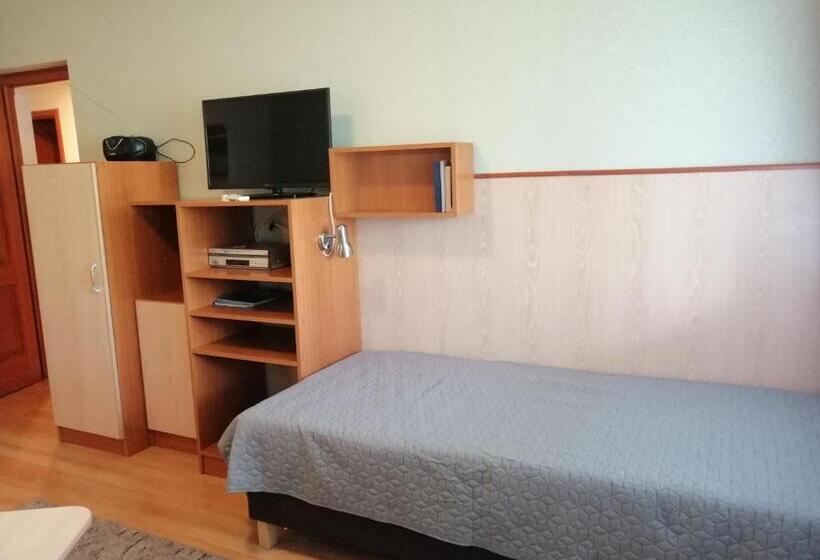Family Suite, Hőforrás